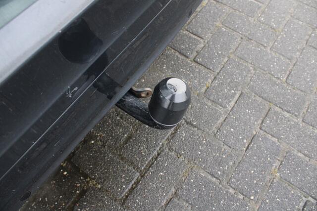 Volvo V60 T3 Automaat Polar+ | Verw. Voorstoelen & achterbank | Trekhaak | Camera | Navi | Clima