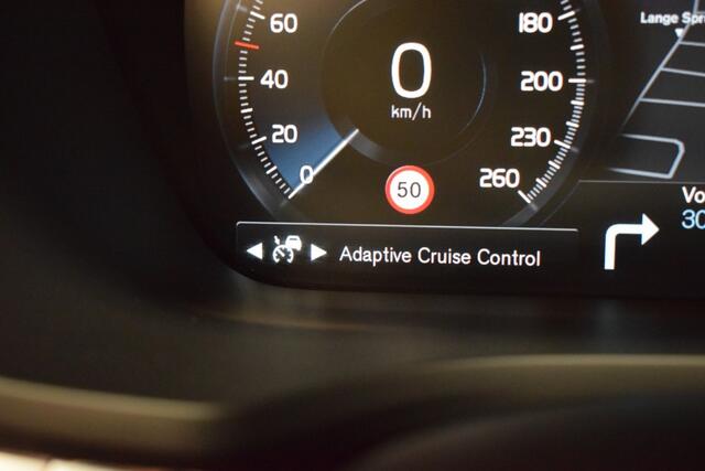 Volvo V60 50322km 2.0 B3 163pk AUT7 BNS Pro Trekhaak 1800kg/ Schuifdak/ Camera/ Stoel, Stuur en voorruit verw.