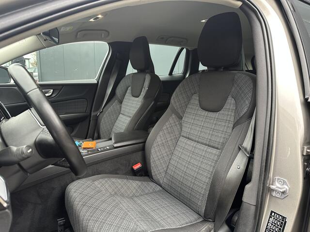 Volvo V60 2.0 B3 Momentum | Trekhaak | Navigatie