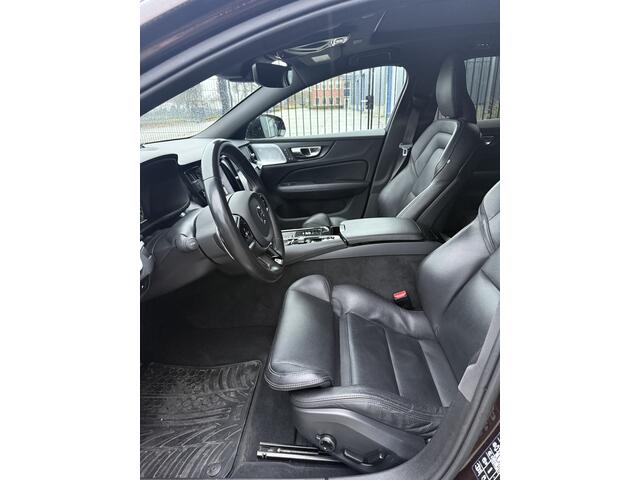 Volvo V60 2.0 T8 Twin Engine AWD Inscription Dealer onderhouden, trekhaak, 4 seizoensbanden, pano, plug-in hybrid BOMVOL!!