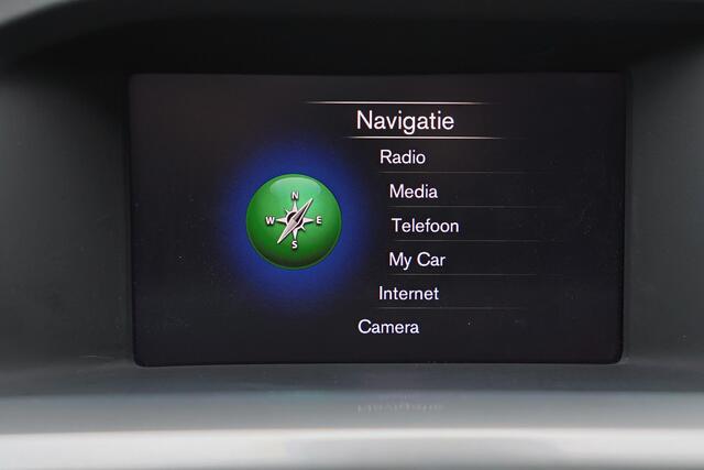 Volvo V60 T4 Business Sport - Parkeerverwarming - Volvo On Call - Bi-Xenon koplampen - schijf/kantel dak - Verwarmde voorstoelen & stuur - Navigatie - Parkeersensoren voor en achter - trekhaak - 18 inch LMV