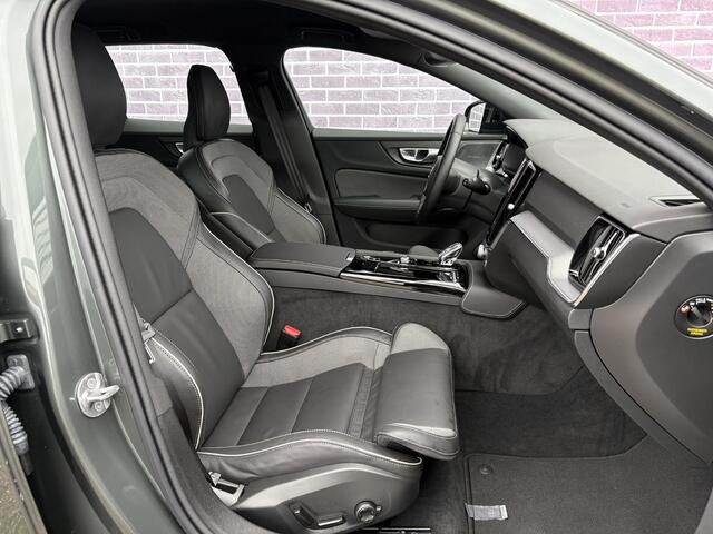 Volvo V60 2.0 T6 Plug-in hybrid AWD Plus Dark | Forest Lake | 360° Camera | Stoel en stuurverwarming | Trekhaak | Adaptieve cruise control | Harman/Kardon audio | BLIS dodehoekdetectie |