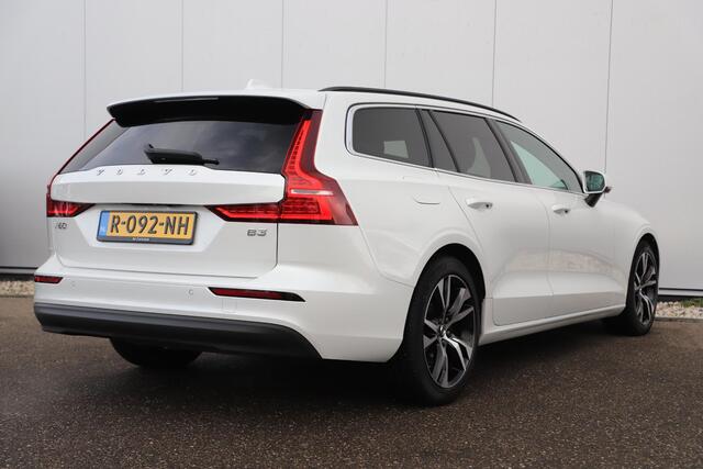 Volvo V60 2.0 B3 Core 163PK Automaat Metallic Wit Black Pack Navigatie Carplay Achteruitrijcamera 18 inch LMV