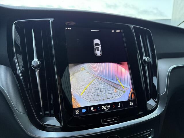 Volvo V60 2.0 B3 Essential Edition | Leder | Stuur & Stoelverwarming V+A | Trekhaak |