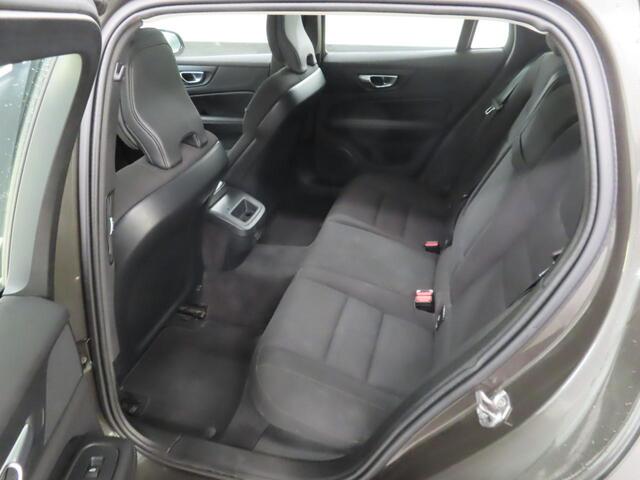 Volvo V60 2.0 B4 Momentum Business 2e-Eig. & Keurig-Onderh. BOVAG-Garantie. NL-Auto.