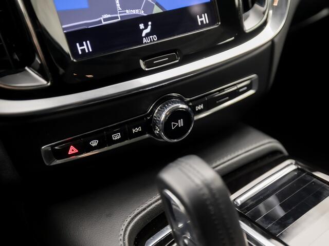 Volvo V60 2.0 T6 Recharge AWD Sport 390Pk Automaat (APPLE CARPLAY, GROOT NAVI, CAMERA, KEYLESS, SPORTSTOELEN, ADAPTIVE CRUISE, TREKHAAK, ELEK ACHTERKLEP, NIEUWSTAAT)