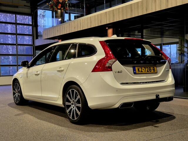 Volvo V60 2.4 D6 Twin Engine Momentum Automaat | Leder | Open dak | Trekhaak | Cruise | Stoelverwarming