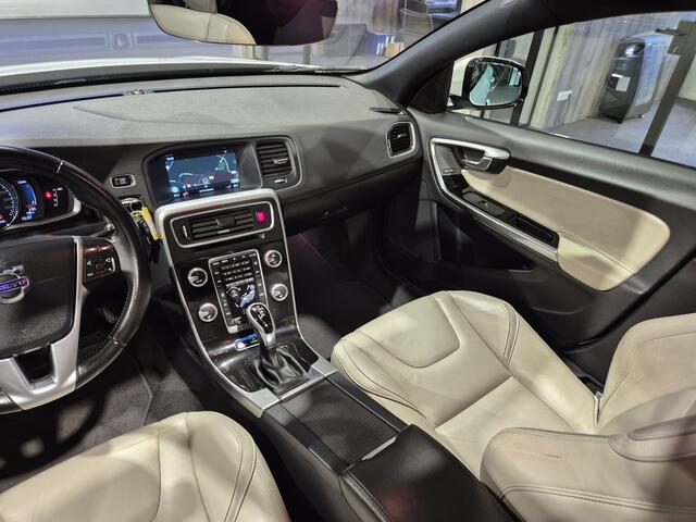 Volvo V60 2.4 D6 Twin Engine Momentum Automaat | Leder | Open dak | Trekhaak | Cruise | Stoelverwarming