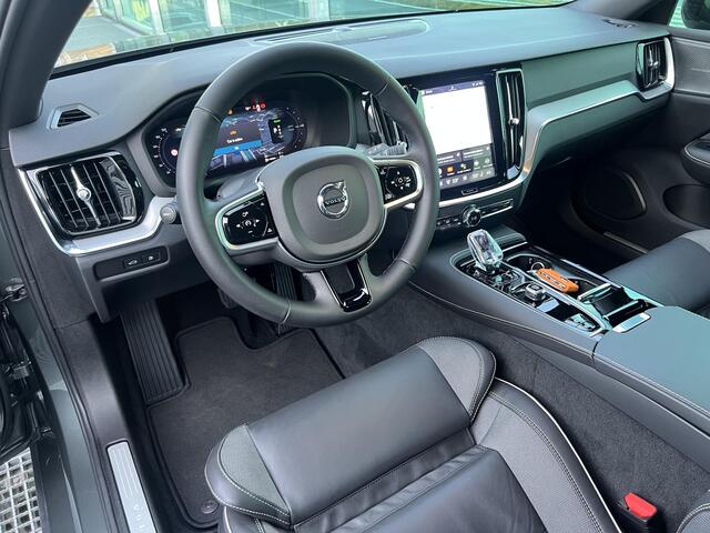 Volvo V60 2.0 T6 Plug-in hybrid AWD Plus Dark Harman-Kardon premium sound, Elektr Verstelbare stoelen, Verwarmde stoelen+stuur, Trekhaak semi elektrisch