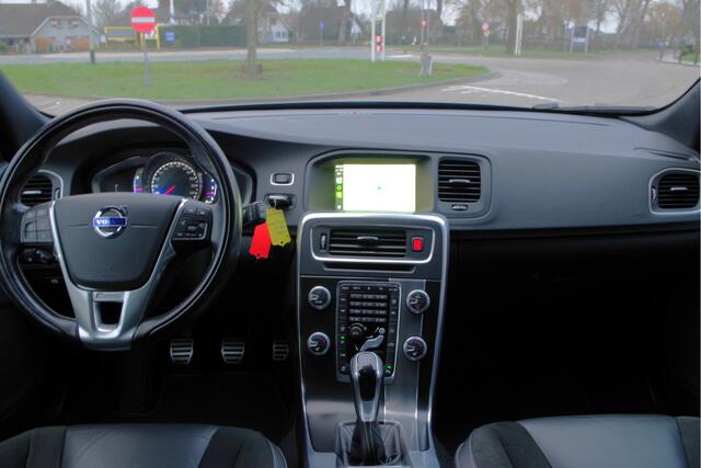 Volvo V60 2.0 T4 190 PK R-Design, Trekhaak, Xenon, Keyless, Memory, Carplay, Camera