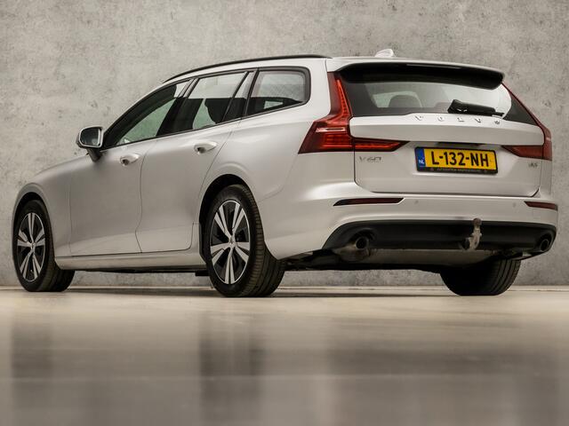 Volvo V60 2.0 B3 Sport 177Pk Automaat (APPLE CARPLAY, GROOT NAVI, TREKHAAK, CAMERA, SPORTSTOELEN, ADAPTIVE CRUISE, LED KOPLAMPEN, NIEUWSTAAT)
