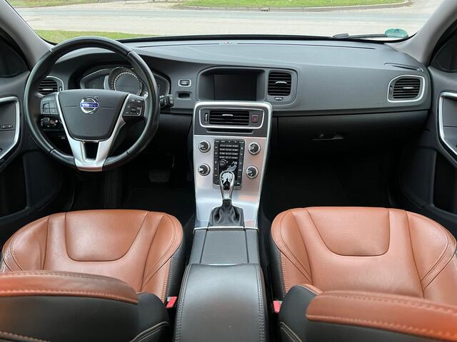 Volvo V60 T5 245pk Summum Automaat | Rijklaarprijs | Trekhaak | Open Dak |