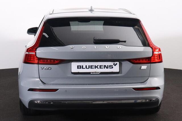 Volvo V60 T6 Recharge AWD Core - Parkeercamera achter - Verwarmde voorstoelen, stuur & achterbank - Parkeersensoren voor & achter - Cruise control - Extra getint glas - 18' LMV