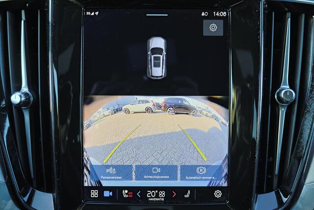 Volvo V60 T6 Recharge AWD Core - Parkeercamera achter - Verwarmde voorstoelen, stuur & achterbank - Parkeersensoren voor & achter - Cruise control - Extra getint glas - 18' LMV