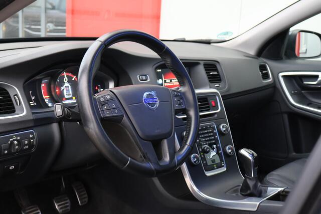 Volvo V60 2.0 D2 Summum | Leder | Camera | Trekhaak |