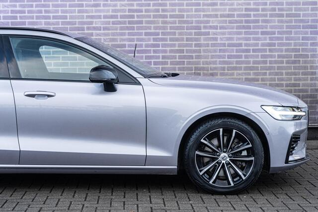 Volvo V60 2.0 T6 Plug-in hybrid AWD Plus Dark Elektrisch verstelbare stoelen | Harmon Kardon | Sportstoelen| Electrisch inklapbare Trekhaak | 360 Camera | Verwarmbare Voorruit