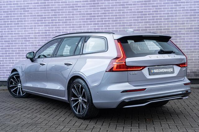 Volvo V60 2.0 T6 Plug-in hybrid AWD Plus Dark Elektrisch verstelbare stoelen | Harmon Kardon | Sportstoelen| Electrisch inklapbare Trekhaak | 360 Camera | Verwarmbare Voorruit