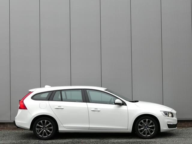 Volvo V60 2.0 T3 Polar+ Dyn. Xenon / Leer / Trekhaak