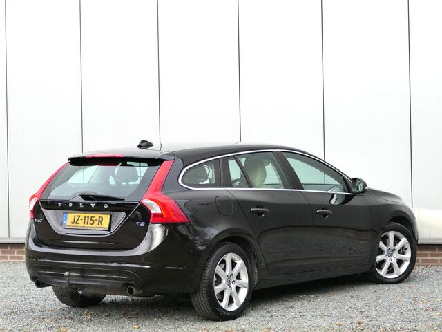 Volvo V60 T2 AUT Momentum Trekhaak / Xenon / Navi / Cruise control