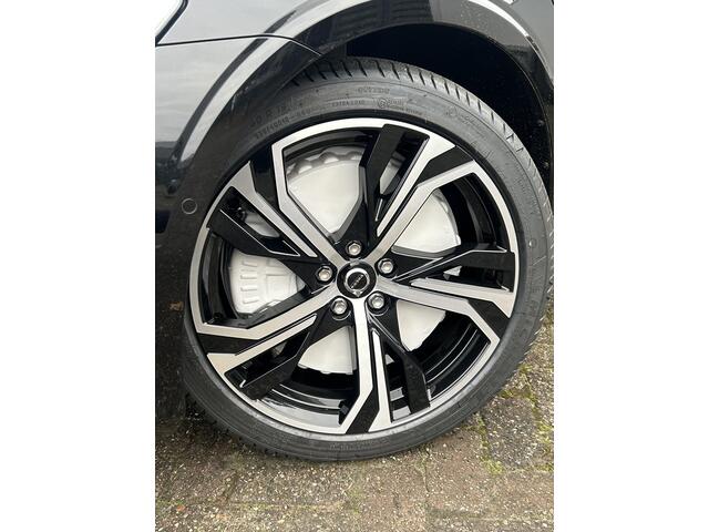 Volvo V60 2.0 T8 Plug-in hybrid AWD Plus Perform. Ed. Dark Panorama dak / Head-up display / 360 camera / Polestar optimalization / Extra getint glas / 19"triplesp. wielen