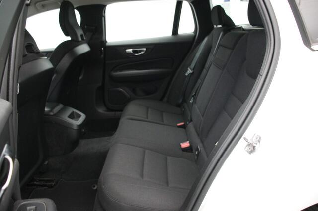 Volvo V60 2.0 B3 Momentum Business Automaat - Carplay, Digital Cockpit