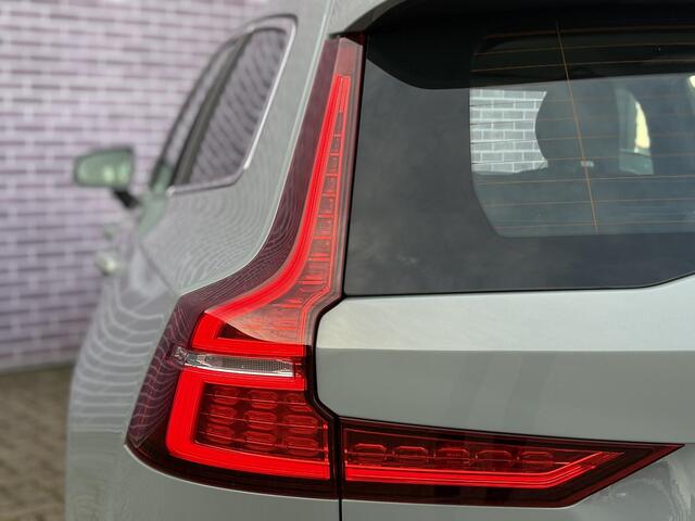 Volvo V60 2.0 T6 Plug-in hybrid AWD Essential Bright | Leder | Adaptieve cruise | BLIS | Stoelverwarming voor en achter | Stuurverwarming | Trekhaak |