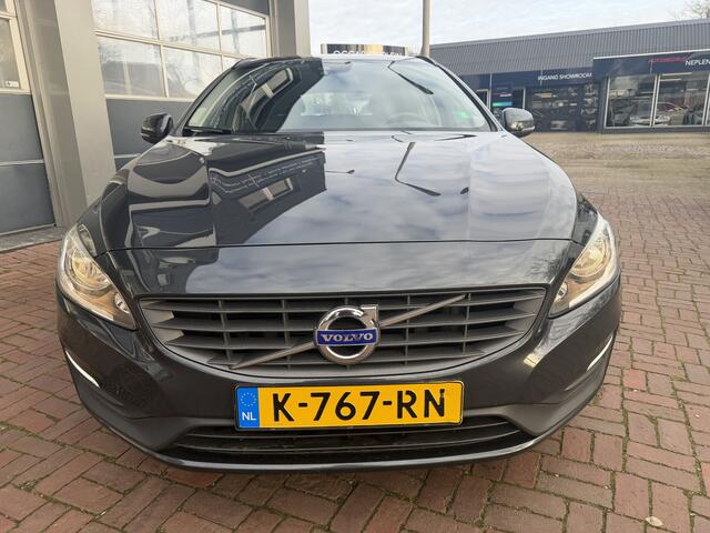 Volvo V60 2.0 D2 Kinetic Bj 2016 Dealer onderhouden Zuinige diesel