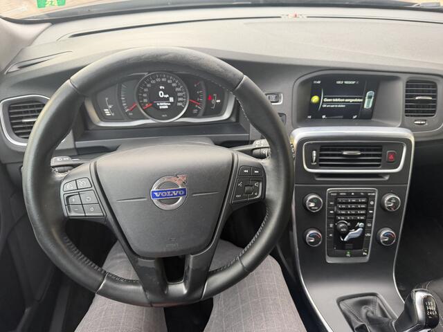 Volvo V60 2.0 D2 Kinetic Bj 2016 Dealer onderhouden Zuinige diesel