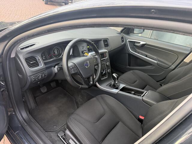 Volvo V60 2.0 D2 Kinetic Bj 2016 Dealer onderhouden Zuinige diesel