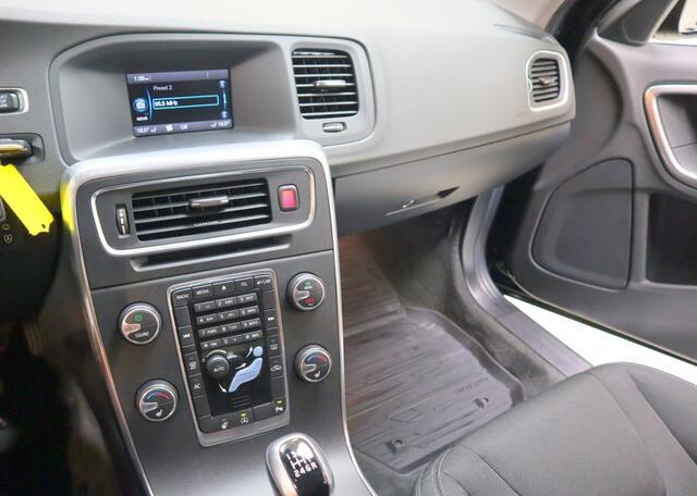 Volvo V60 2.0 T3 Kin. | cruise | led | verw.stoelen + bank | connect | brt