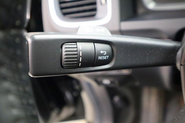 Volvo V60 2.0 T3 Kin. | cruise | led | verw.stoelen + bank | connect | brt