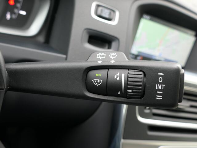 Volvo V60 T2 AUT Momentum Trekhaak / Xenon / Navi / Cruise control