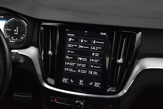 Volvo V60 T6 340PK Recharge AWD R-Design | Trekhaak | Climate Pro | Park Assist | Lighting |