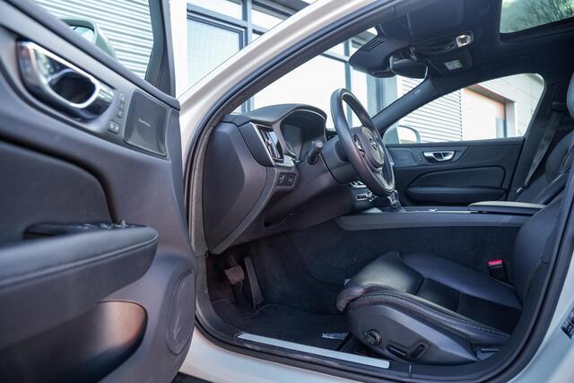 Volvo V60 CROSS COUNTRY 2.0 T5 AWD Pro Panodak Memory Harman Kardon Leer Trekhaak ACC HUD