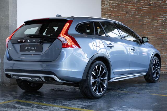 Volvo V60 CROSS COUNTRY T5 Polar+ | Volvo on Call | Afneembare trekhaak | Verwarmbare voorruit | Parkeercamera | Verwarmbare voorstoelen | Schuif/kanteldak | Parkeercamera | Parkeersensoren voor + achter