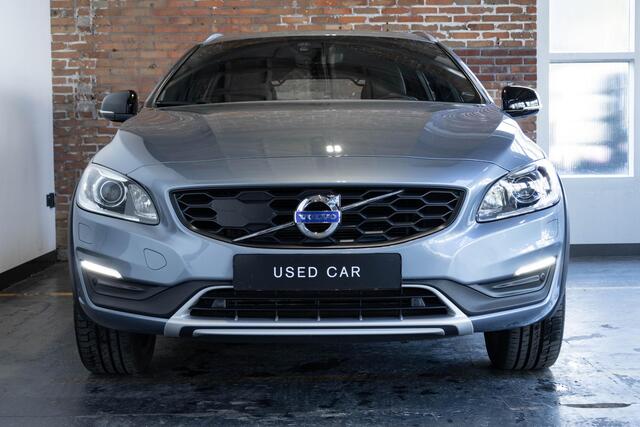 Volvo V60 CROSS COUNTRY T5 Polar+ | Volvo on Call | Afneembare trekhaak | Verwarmbare voorruit | Parkeercamera | Verwarmbare voorstoelen | Schuif/kanteldak | Parkeercamera | Parkeersensoren voor + achter