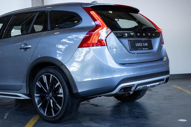 Volvo V60 CROSS COUNTRY T5 Polar+ | Volvo on Call | Afneembare trekhaak | Verwarmbare voorruit | Parkeercamera | Verwarmbare voorstoelen | Schuif/kanteldak | Parkeercamera | Parkeersensoren voor + achter