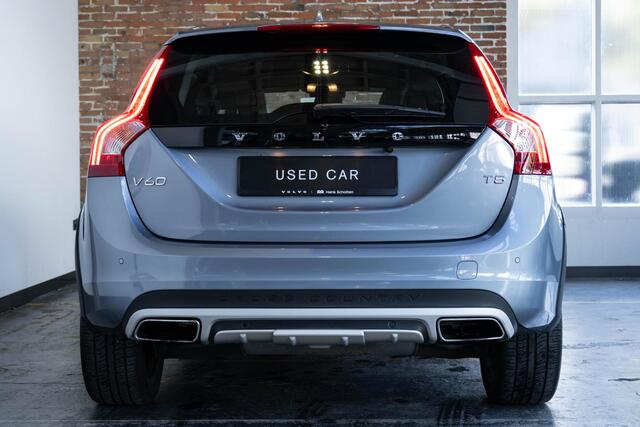 Volvo V60 CROSS COUNTRY T5 Polar+ | Volvo on Call | Afneembare trekhaak | Verwarmbare voorruit | Parkeercamera | Verwarmbare voorstoelen | Schuif/kanteldak | Parkeercamera | Parkeersensoren voor + achter