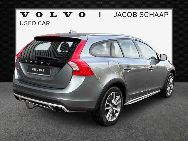 Volvo V60 CROSS COUNTRY 2.0 D3 Momentum / bi-xenon koplampen / Trekhaak / Verwarmbare voorruit /