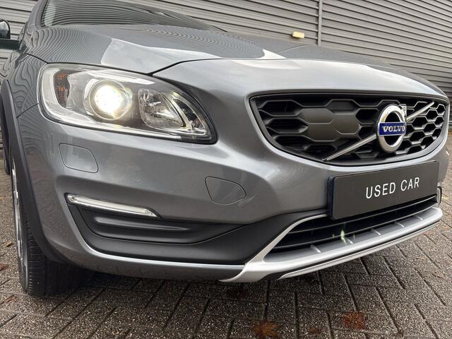 Volvo V60 CROSS COUNTRY 2.0 D3 Momentum / bi-xenon koplampen / Trekhaak / Verwarmbare voorruit /