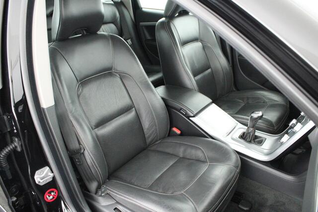 Volvo V70 2.0 D3 Dynamic Edition 150pk Leder Xenon Navigatie Trekhaak Sportstoelen Stoelverwarming