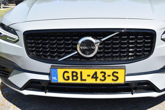Volvo V90 T6 350 PK Plug-in hybrid AWD Ultra Dark Trekhaak | HUD | H&K | 360 Camera | Pano Dak | Leer
