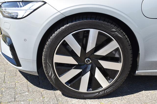Volvo V90 T6 350 PK Plug-in hybrid AWD Ultra Dark Trekhaak | HUD | H&K | 360 Camera | Pano Dak | Leer