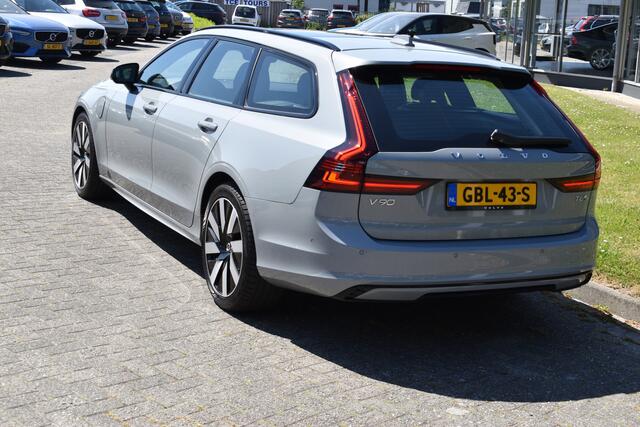 Volvo V90 T6 350 PK Plug-in hybrid AWD Ultra Dark Trekhaak | HUD | H&K | 360 Camera | Pano Dak | Leer
