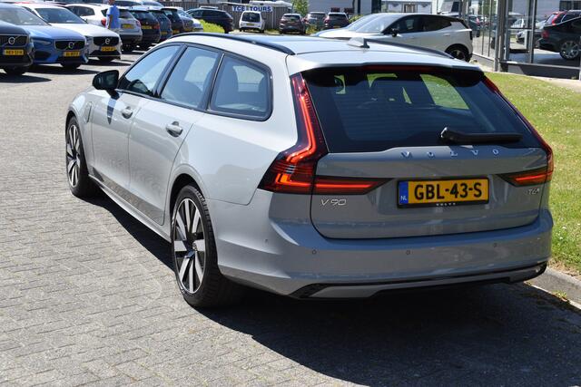 Volvo V90 T6 350 PK Plug-in hybrid AWD Ultra Dark Trekhaak | HUD | H&K | 360 Camera | Pano Dak | Leer