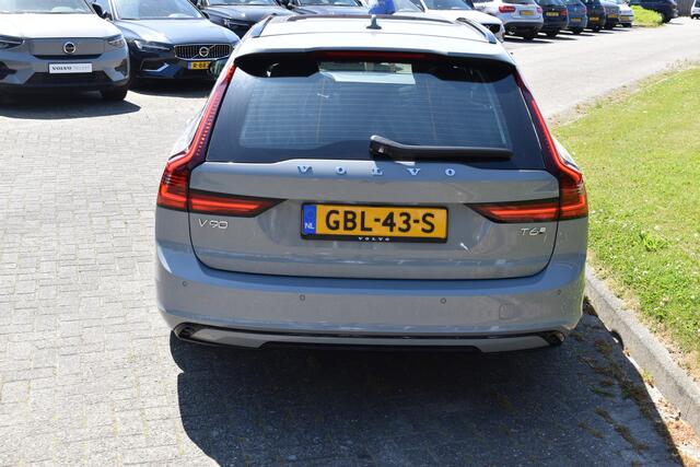 Volvo V90 T6 350 PK Plug-in hybrid AWD Ultra Dark Trekhaak | HUD | H&K | 360 Camera | Pano Dak | Leer