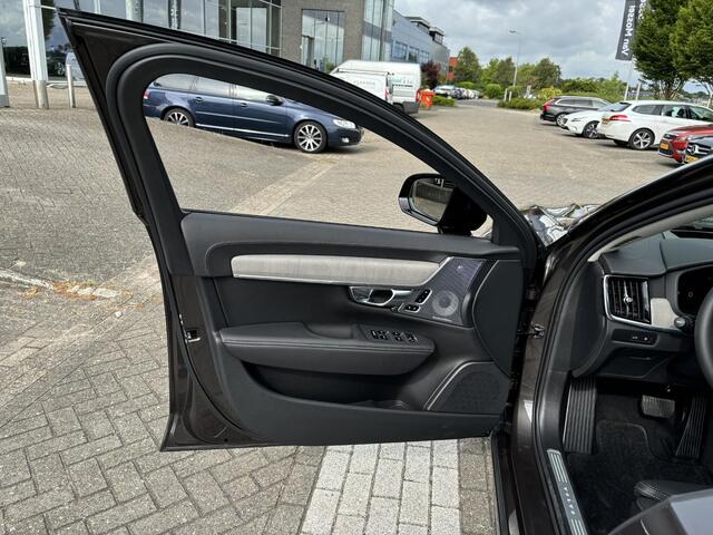 Volvo V90 2.0 T8 Plug-in hybrid AWD Ultra Executive Edition | Modeljaar 2026 | Privacy Glas | Bowers & Wilkins | Luchtvering | Massagestoelen