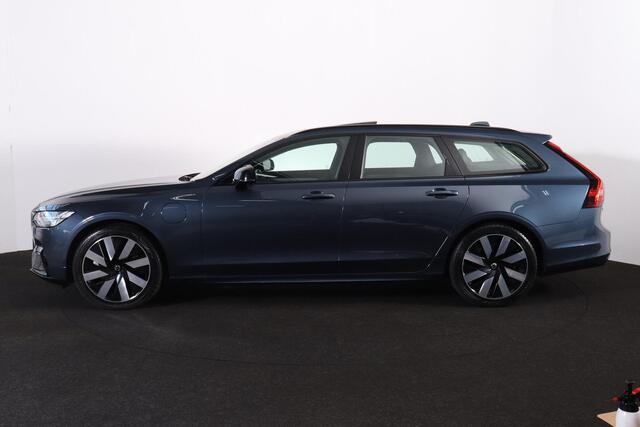 Volvo V90 T6 Recharge AWD Ultra Dark - Panorama/schuifdak - IntelliSafe Assist & Surround - 360º Camera - Harman/Kardon audio - Adaptieve LED koplampen - Verwarmde voorstoelen, stuur & achterbank - Parkeersensoren voor & achter - Elektr. bedienb. voorstoelen met ge