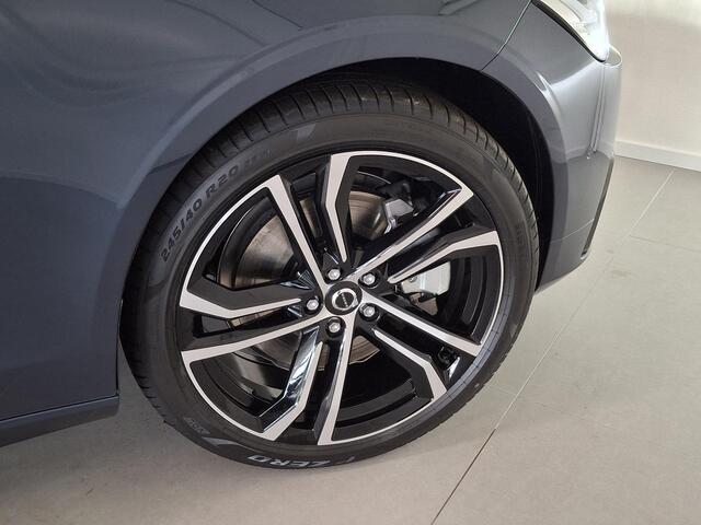 Volvo V90 T8 Plug-in hybrid AWD Ultra Dark | B&W Audio | Panoramadak | Leder pakket inclusief stoelventilatie |