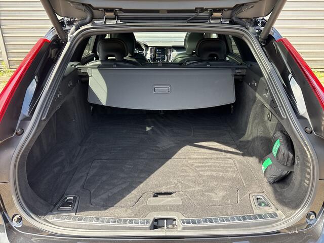 Volvo V90 2.0 D5 AWD R-Design / 18" Dark Velgen / Sport stoelen / 360º Camera / Harman Kardon Premium /